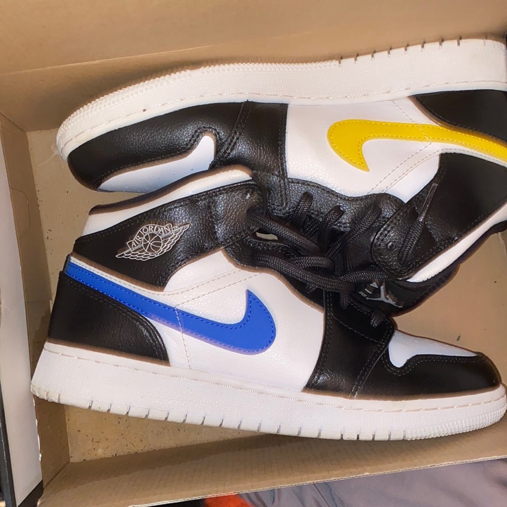 Jordan 1 mid